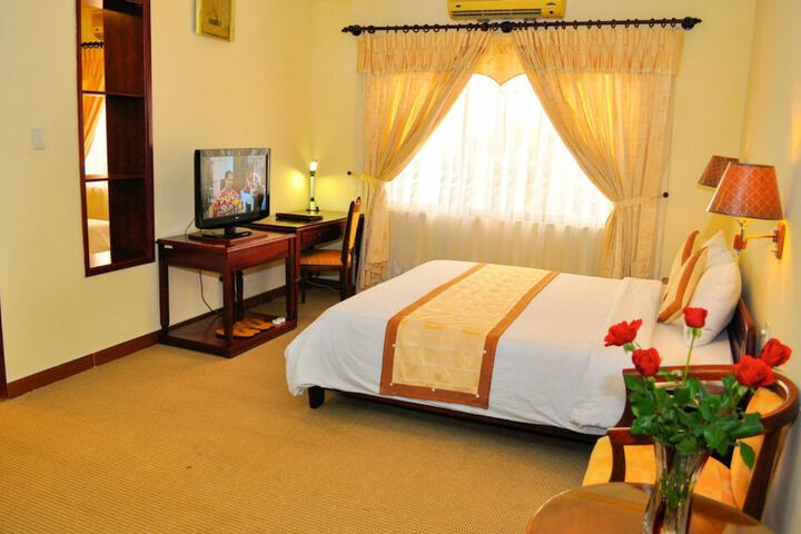 Room 5 of 17