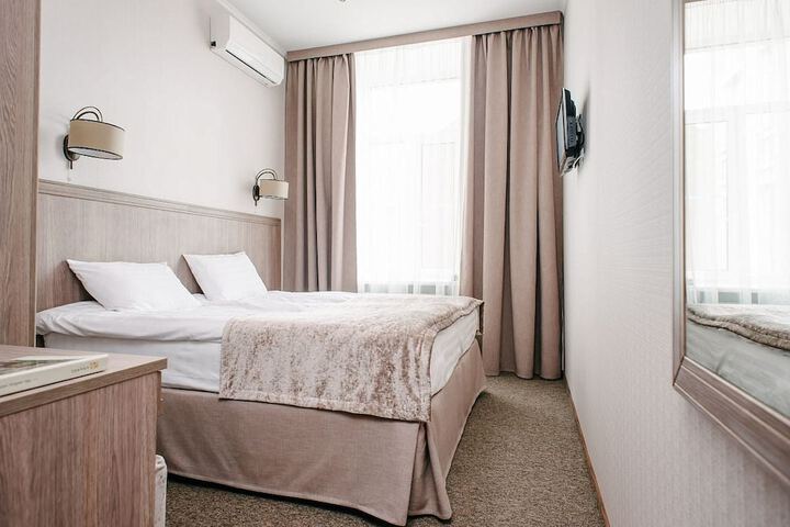 Room 27 of 140