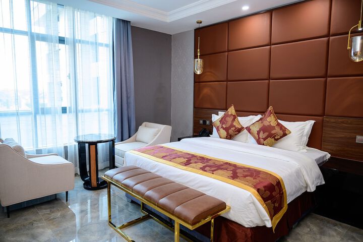Room 27 of 166