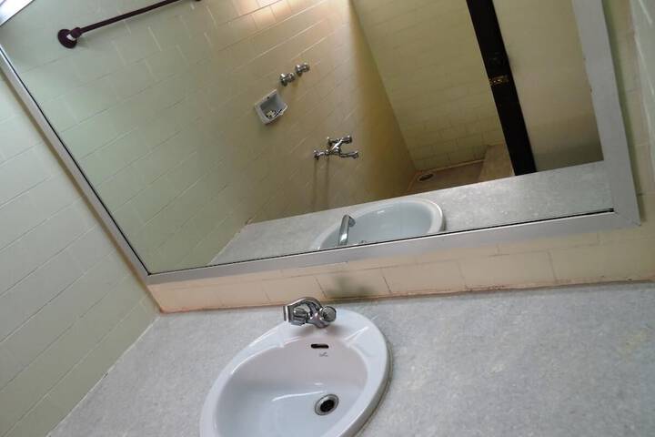 Room 12 of 24