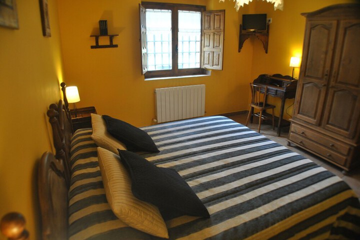 Room 4 of 27