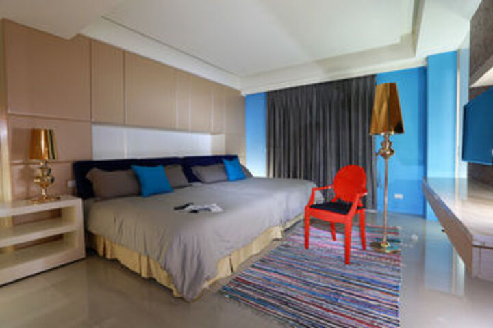 Room 32 of 53