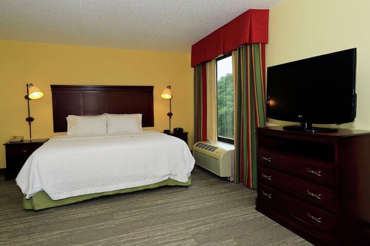 1 King Bed with Other Features (67 of 73)