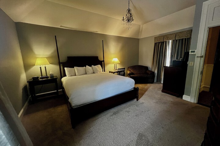 Room 42 of 87