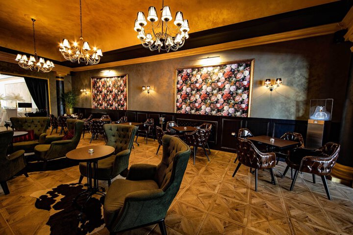 Lounge 53 of 66