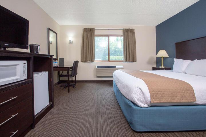 1 King Bed (9 of 17)