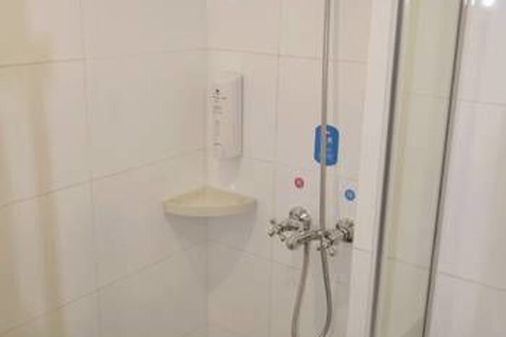 Room 4 of 8