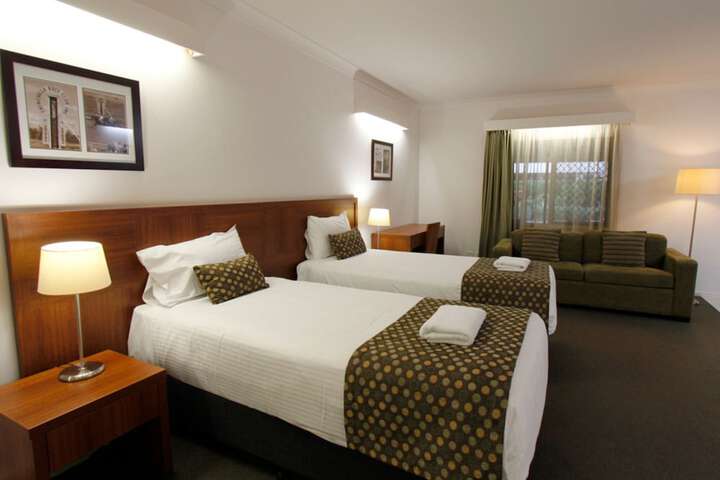 Room 10 of 38