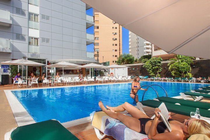 Hotel Pool