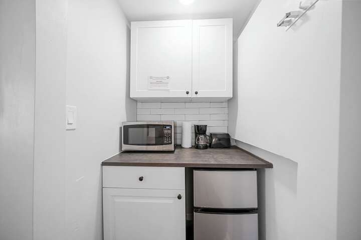 Standard Queen Studio with Kitchenette (5 of 20)