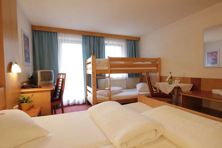 Room 2 of 28