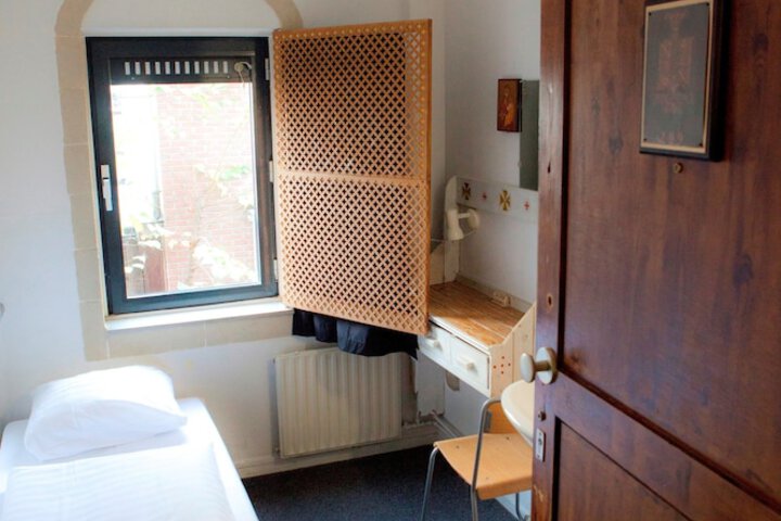 Room 5 of 91