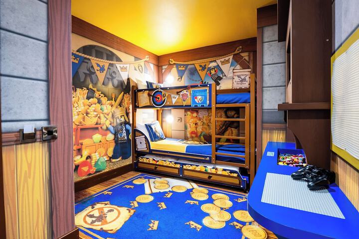Room 21 of 83