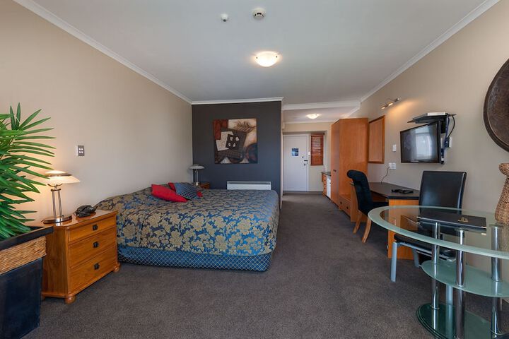 Room 6 of 37
