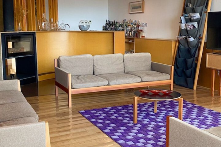 Lounge 37 of 47