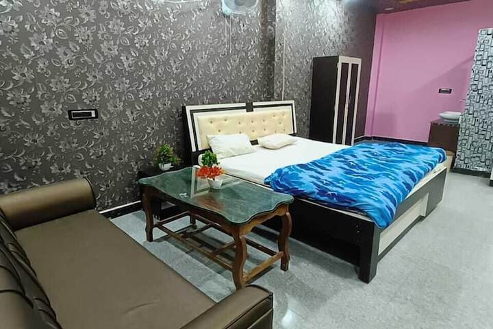Room 5 of 13