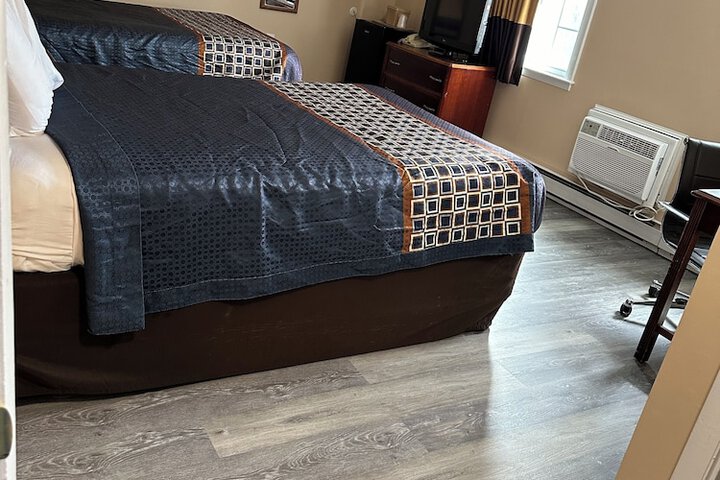 2 Double Beds (8 of 9)