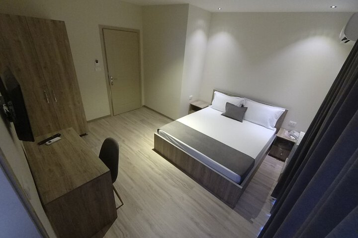 Room 5 of 40