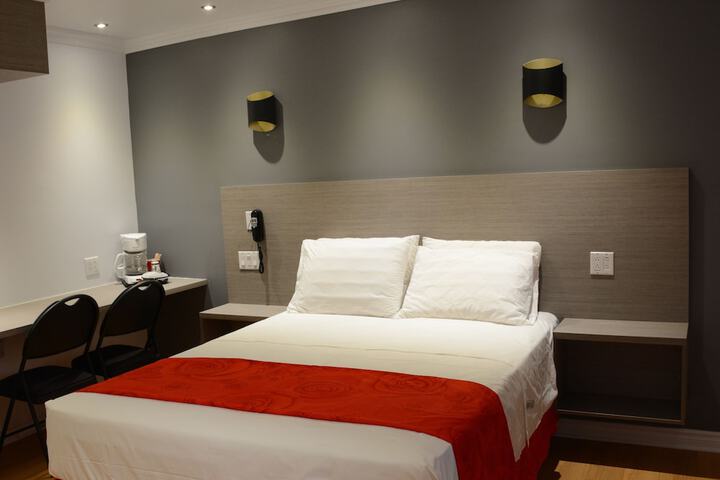Superior Room 1 Queen Bed (13 of 15)