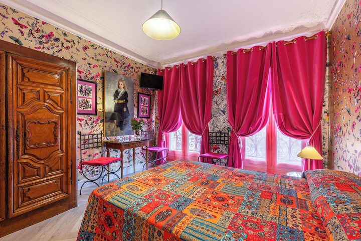 Room 8 of 18