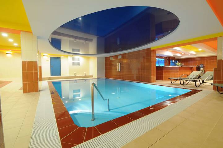 Pool 24 of 33