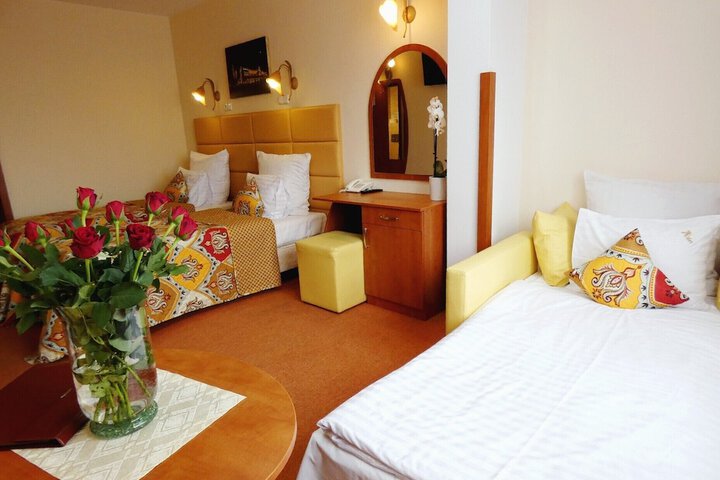 Room 32 of 65