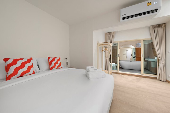 Room 16 of 65