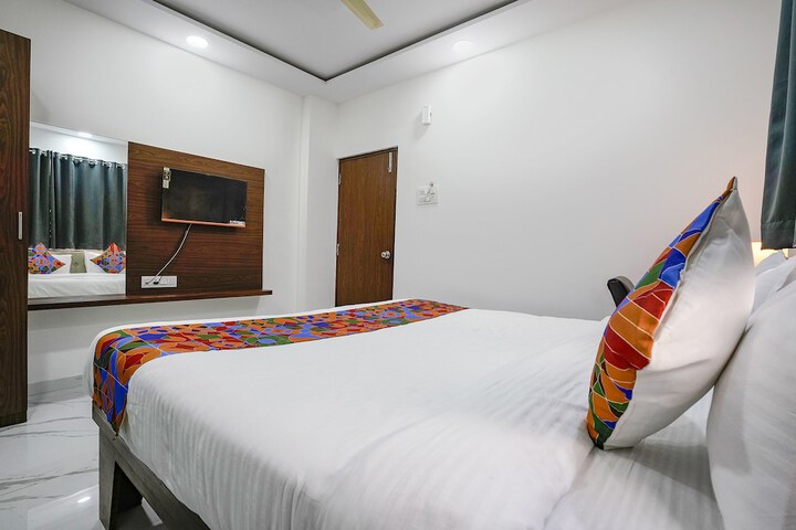 Room 17 of 28