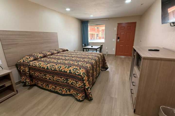 Room 12 of 16
