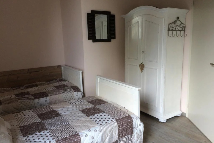 Room 2 of 16