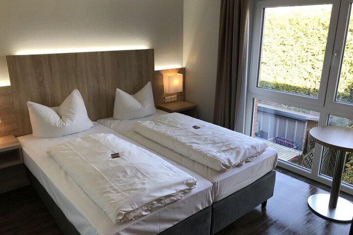 Room 3 of 66