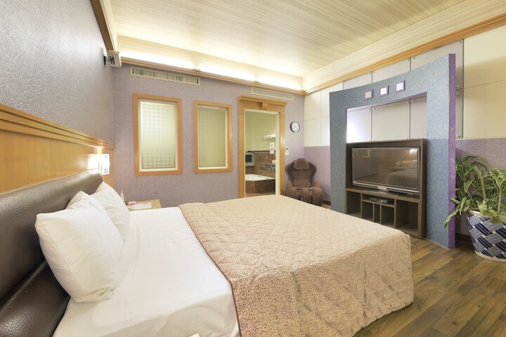 Room 2 of 64