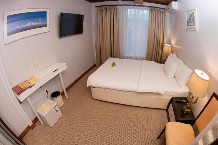 Room 26 of 47
