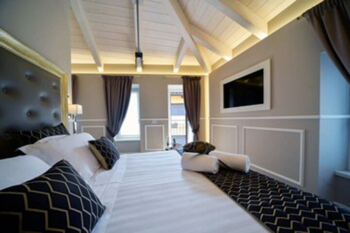 Room 28 of 28
