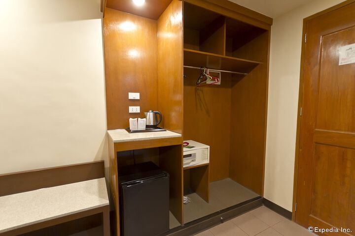 Room 32 of 60