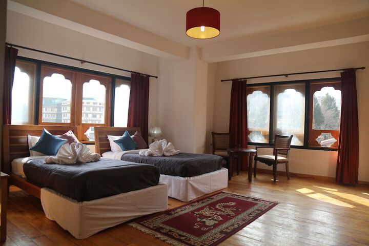 Room 6 of 18