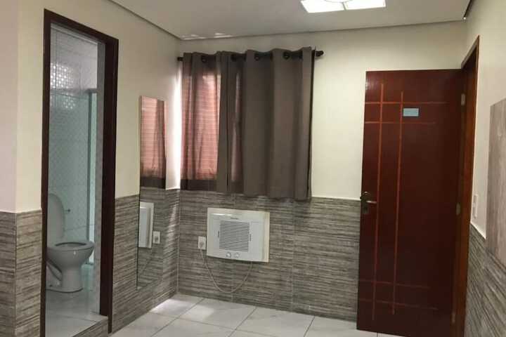 Room 4 of 14