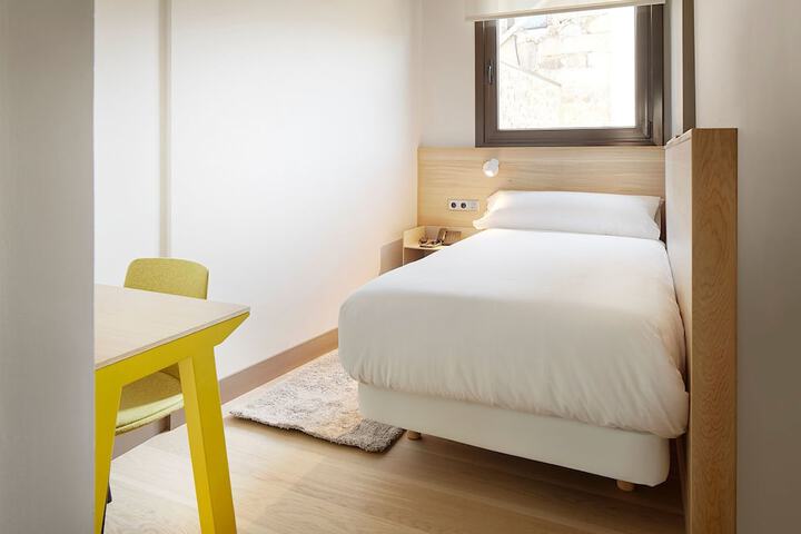 Room 6 of 39