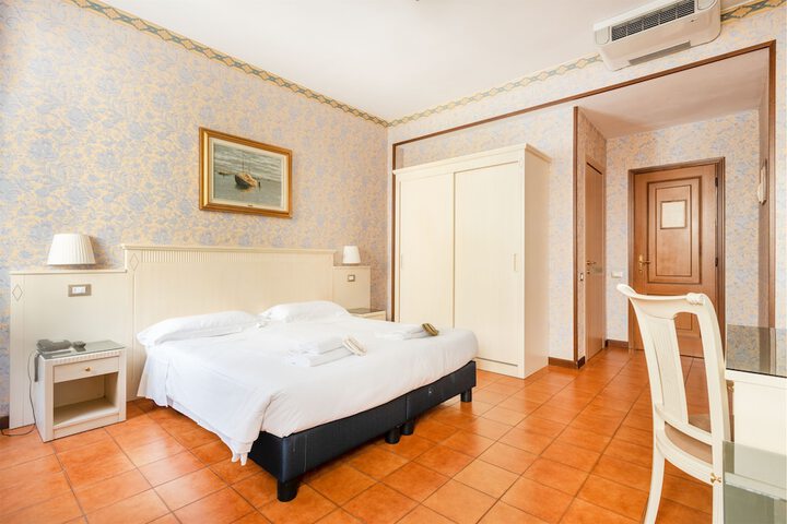 Room 7 of 41
