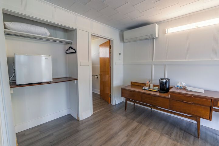 Room 28 of 59