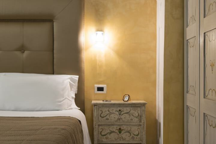 Room 42 of 123