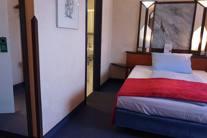 Room 2 of 19