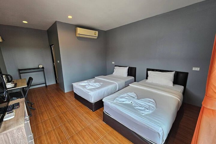 Room 11 of 24