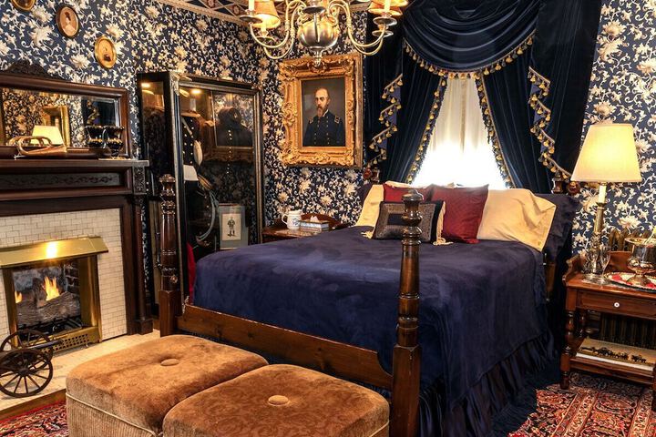 Room 27 of 176