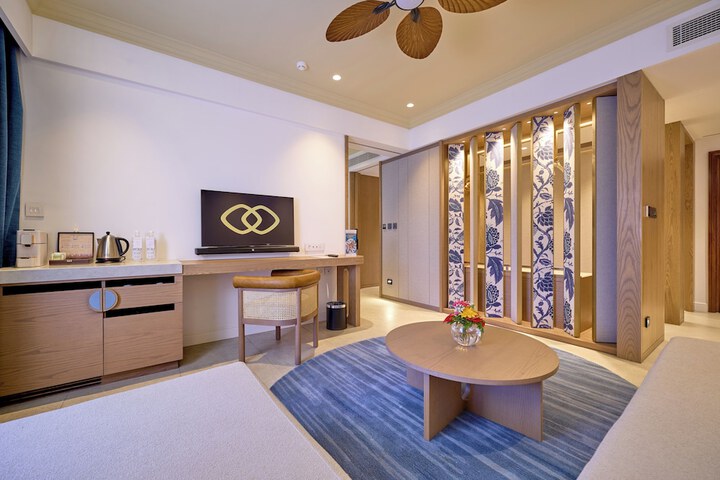 Room 44 of 142