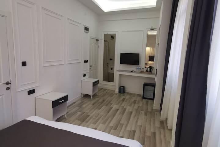 Room 11 of 85