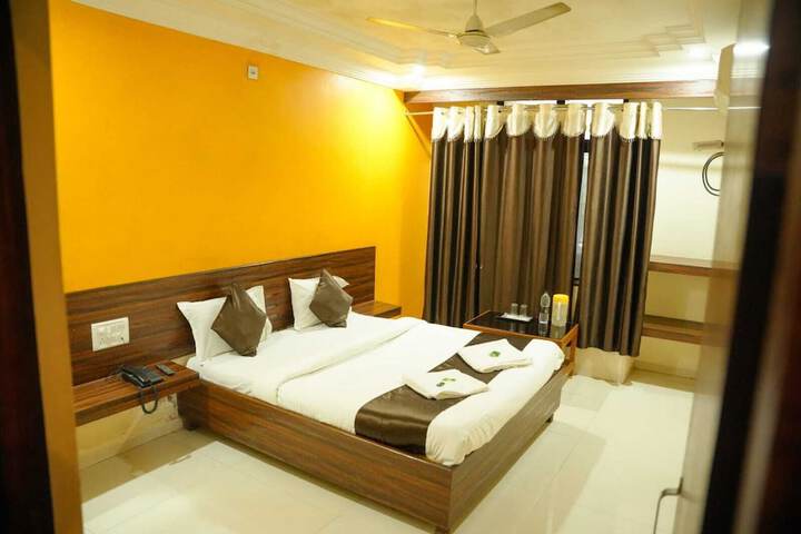 Room 12 of 38
