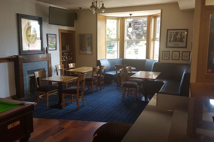 Lounge 5 of 8