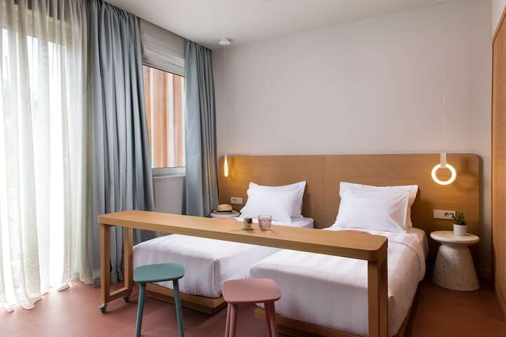 Room 3 of 79