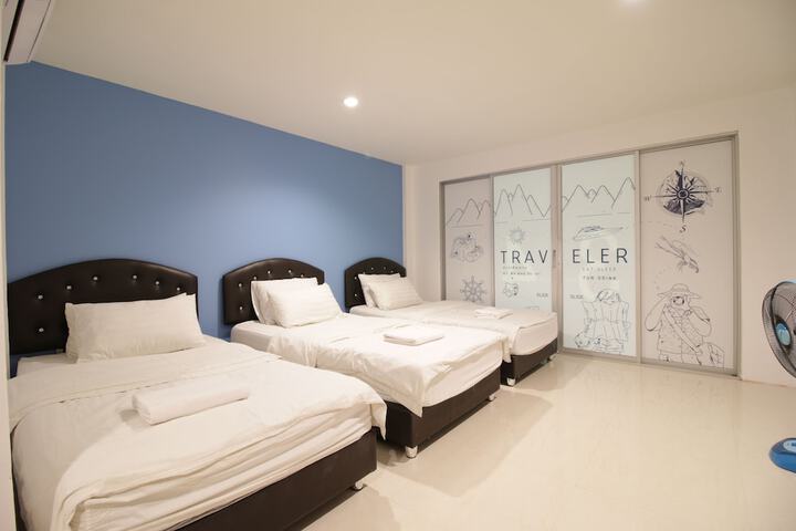 Room 8 of 28
